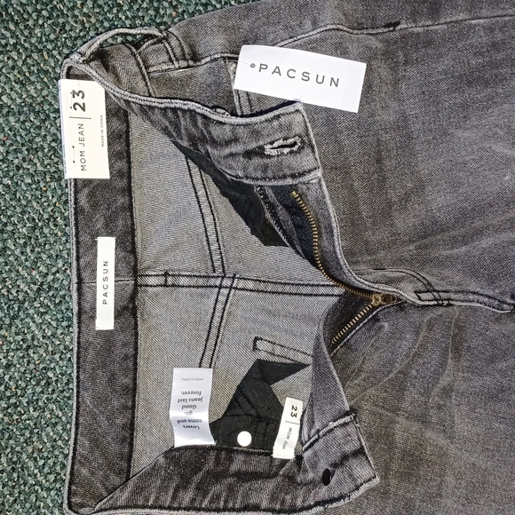 PacSun Los Angeles Faded Black Ripped Mom Jean Size 23 distressed new with tags - Picture 14 of 17